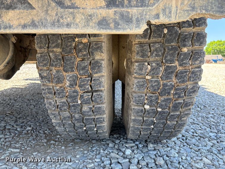 image for item FC5580 2011 Ford F750 Super Duty XL dump truck