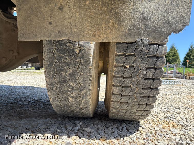 image for item FC5580 2011 Ford F750 Super Duty XL dump truck