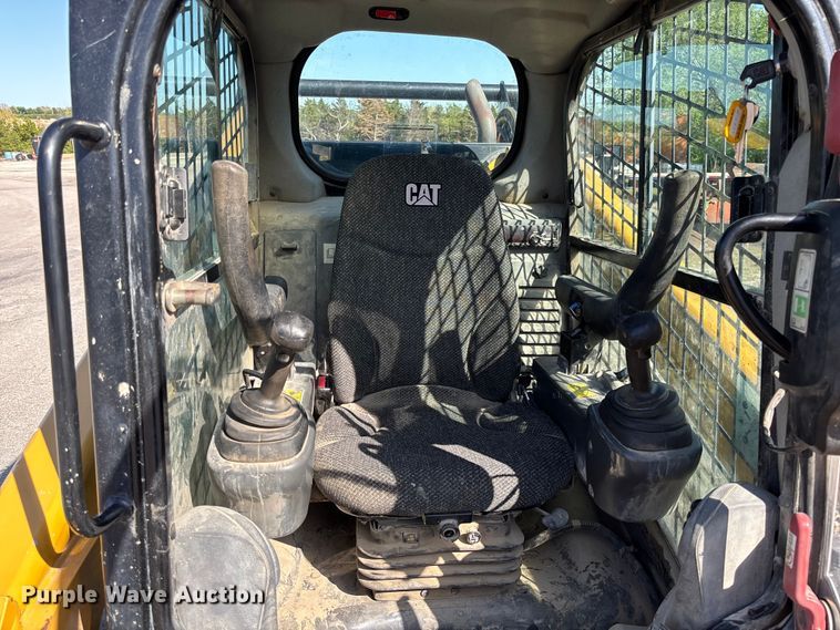 image for item FC5585 2018 Caterpillar 299D2 tracked skid steer loader