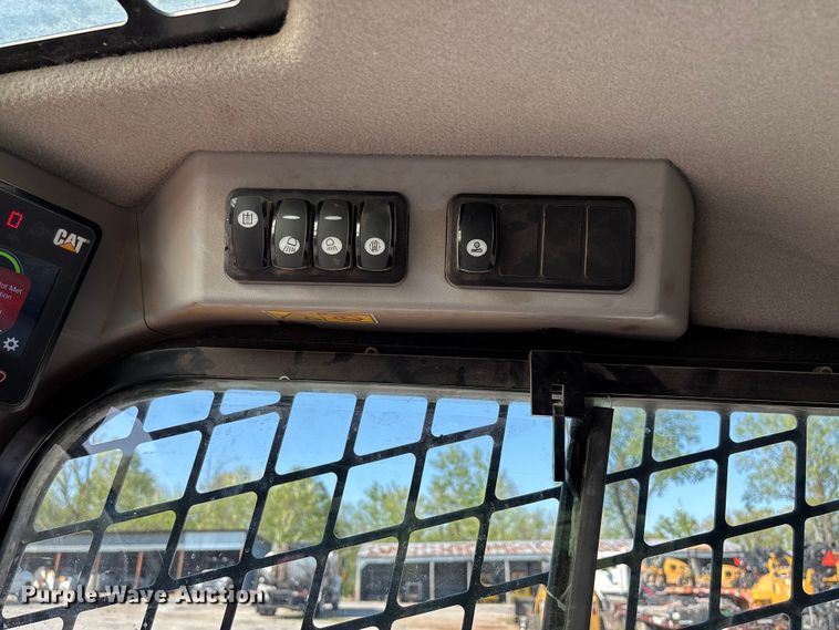 image for item FC5585 2018 Caterpillar 299D2 tracked skid steer loader
