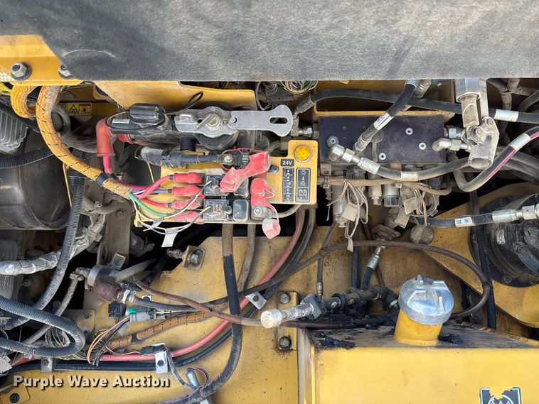 image for item FC5591 2016 Caterpillar AP655F paver