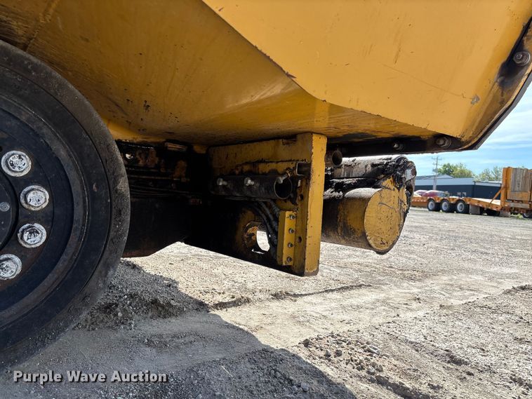 image for item FC5591 2016 Caterpillar AP655F paver