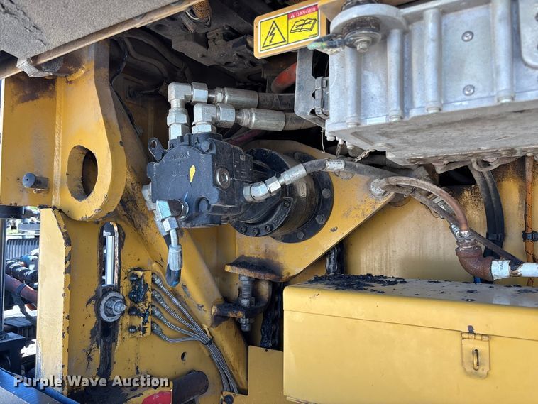 image for item FC5591 2016 Caterpillar AP655F paver