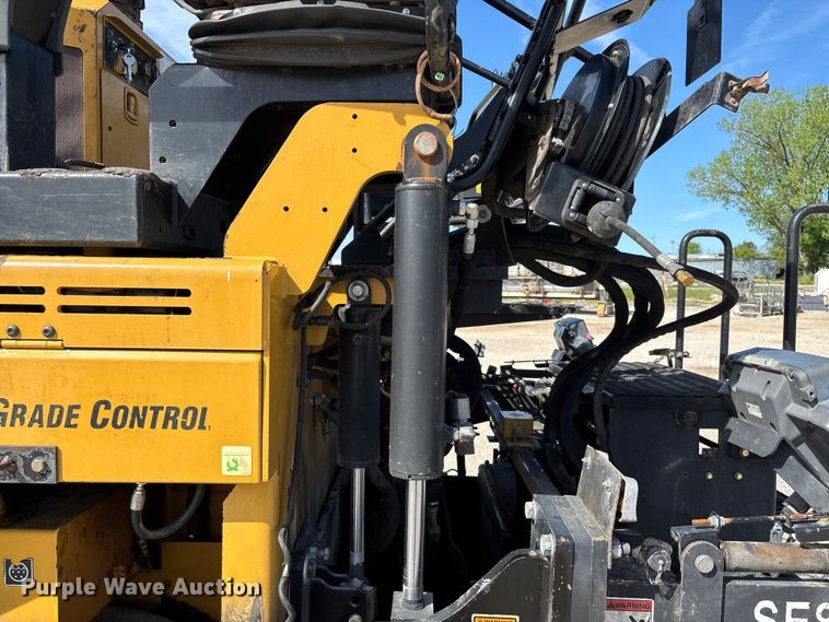 image for item FC5591 2016 Caterpillar AP655F paver