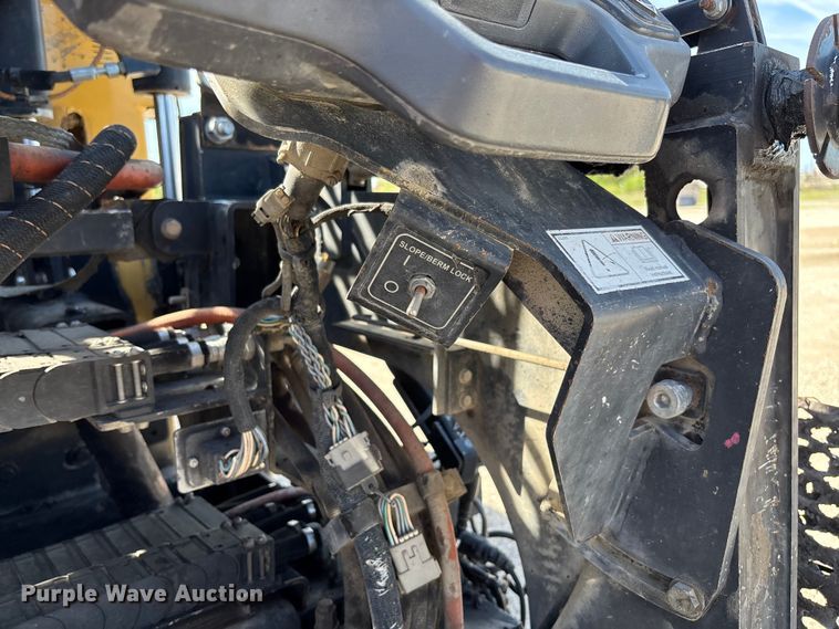 image for item FC5591 2016 Caterpillar AP655F paver