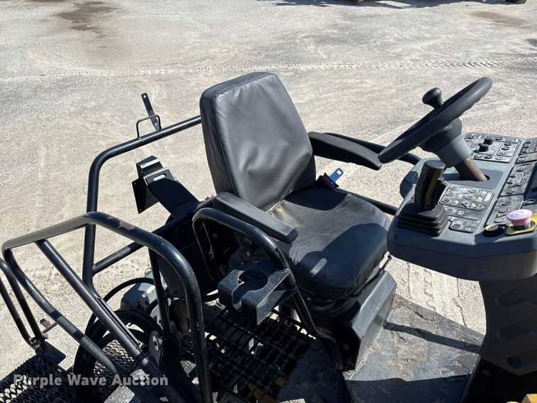 image for item FC5591 2016 Caterpillar AP655F paver