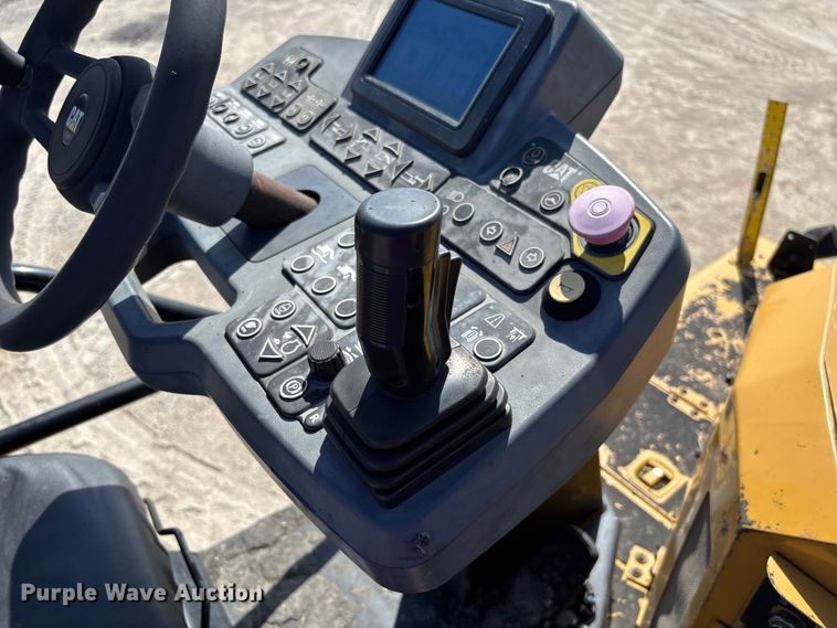 image for item FC5591 2016 Caterpillar AP655F paver