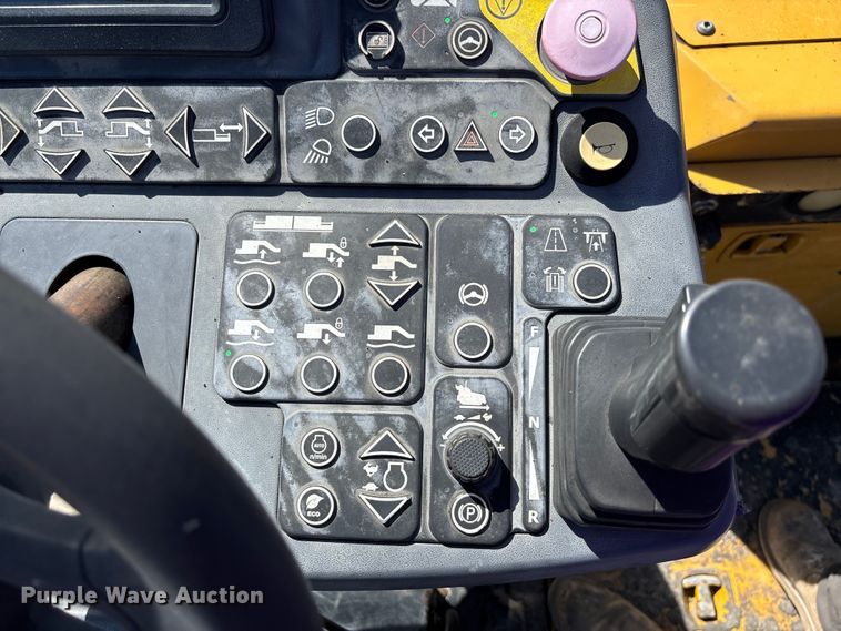 image for item FC5591 2016 Caterpillar AP655F paver