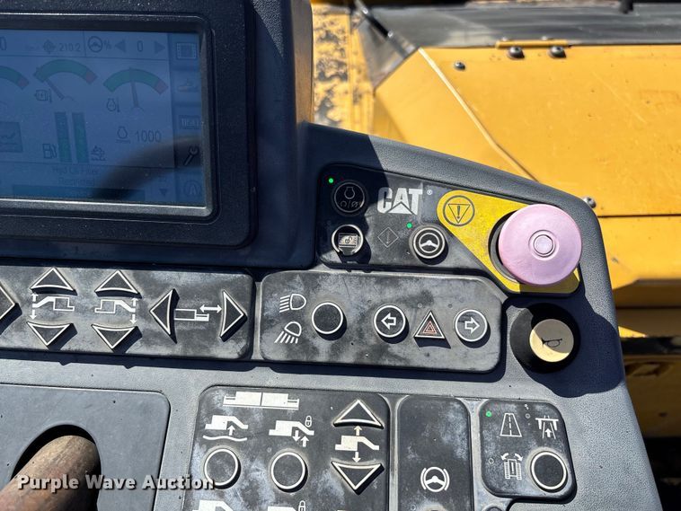 image for item FC5591 2016 Caterpillar AP655F paver