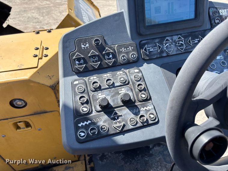 image for item FC5591 2016 Caterpillar AP655F paver