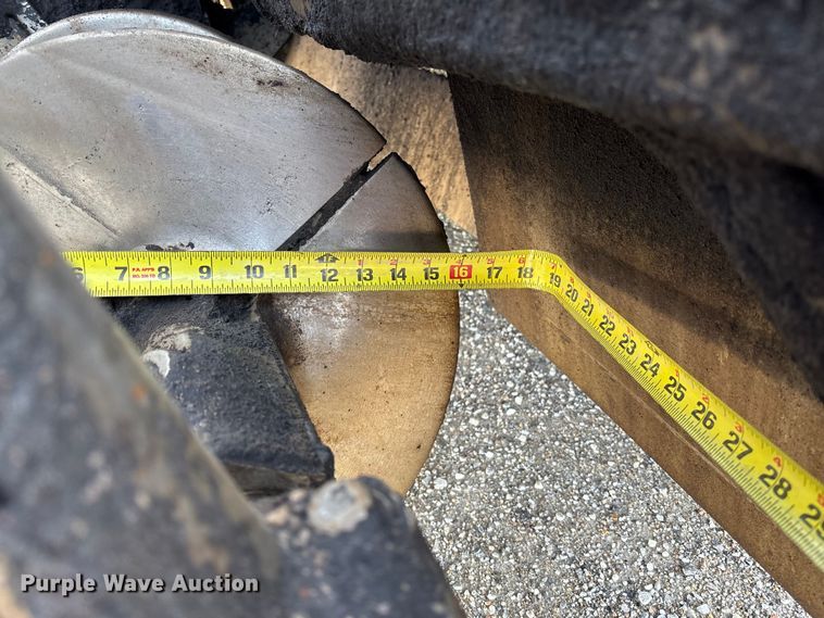 image for item FC5591 2016 Caterpillar AP655F paver