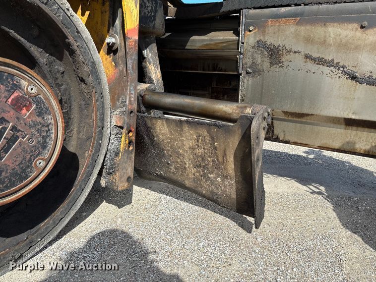 image for item FC5591 2016 Caterpillar AP655F paver