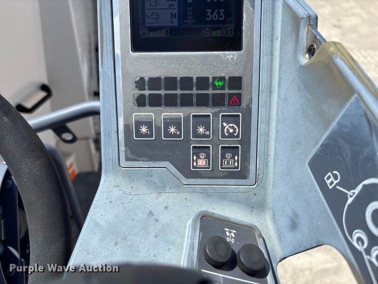 image for item FC5592 2016 Wirtgen W120CFi milling machine