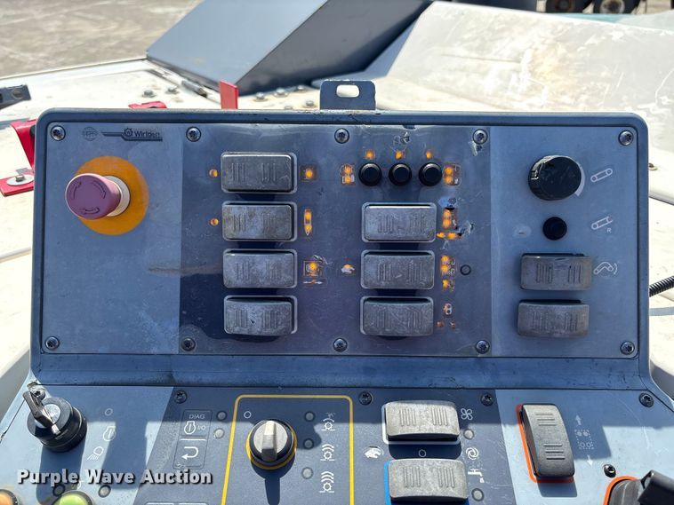 image for item FC5592 2016 Wirtgen W120CFi milling machine