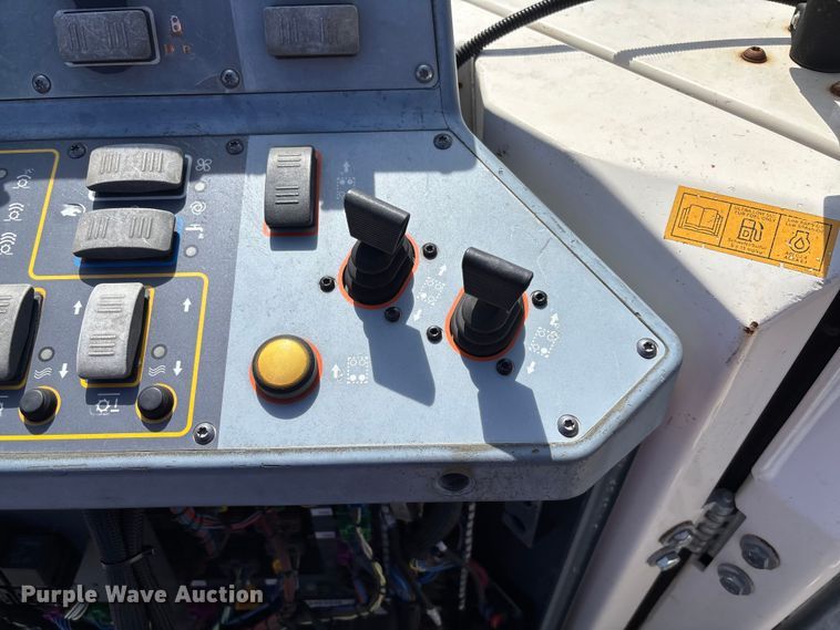 image for item FC5592 2016 Wirtgen W120CFi milling machine