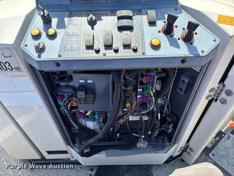 image for item FC5592 2016 Wirtgen W120CFi milling machine