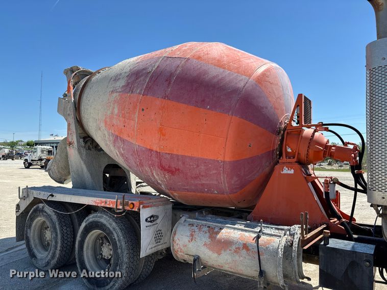 image for item FC5594 1998 Ford LT8513 ready mix truck