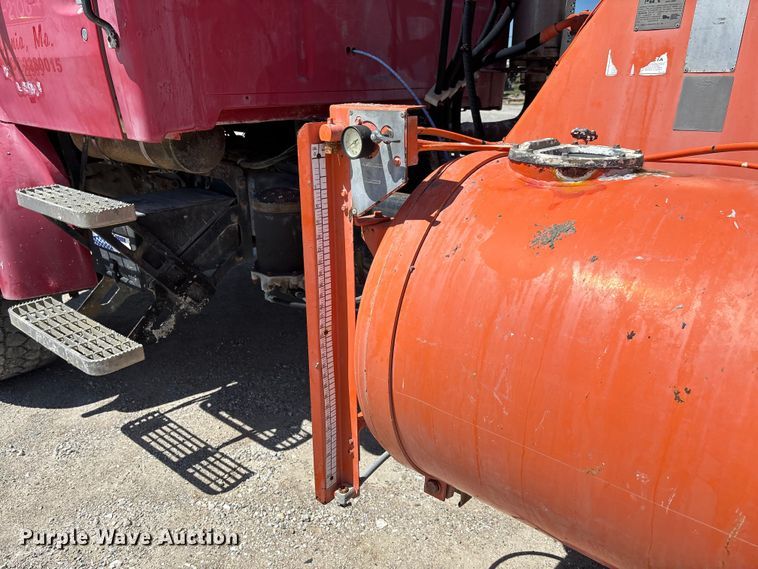 image for item FC5594 1998 Ford LT8513 ready mix truck