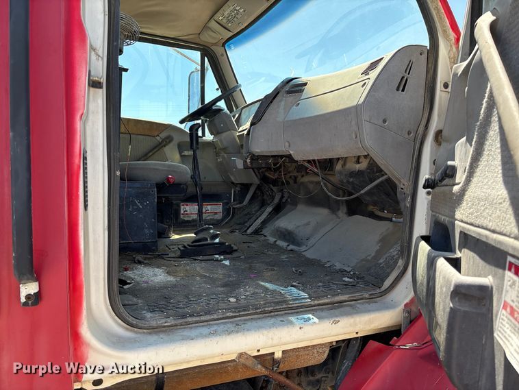 image for item FC5594 1998 Ford LT8513 ready mix truck