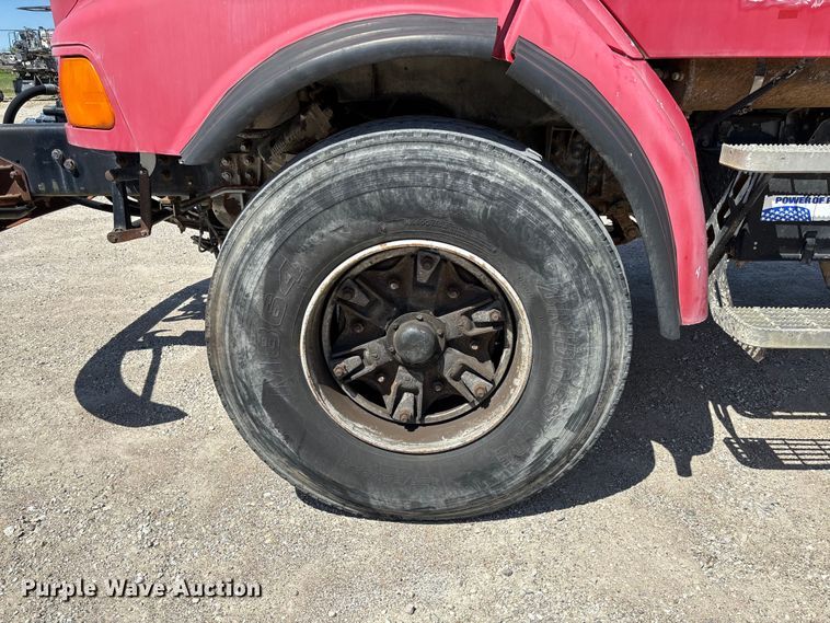 image for item FC5594 1998 Ford LT8513 ready mix truck