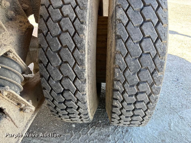 image for item FC5594 1998 Ford LT8513 ready mix truck