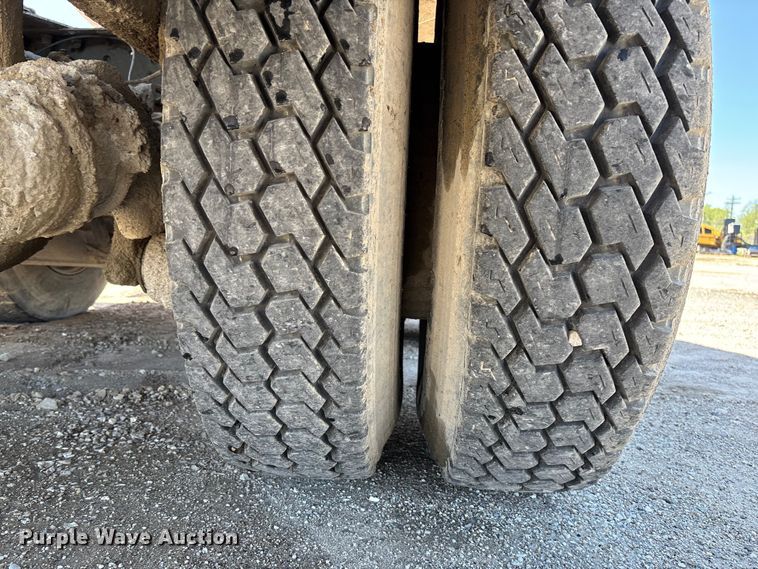 image for item FC5594 1998 Ford LT8513 ready mix truck