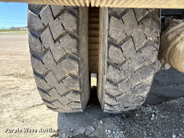 image for item FC5594 1998 Ford LT8513 ready mix truck