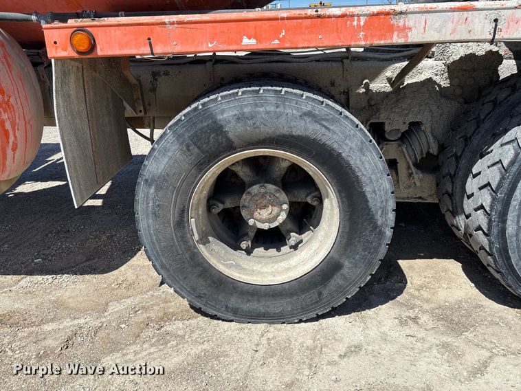 image for item FC5594 1998 Ford LT8513 ready mix truck