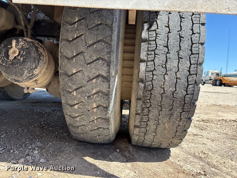 image for item FC5594 1998 Ford LT8513 ready mix truck