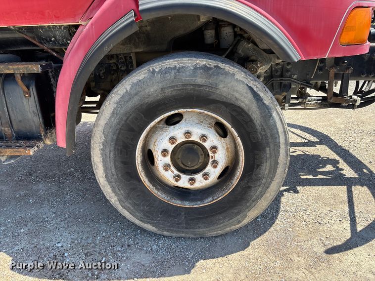 image for item FC5595 2001 Sterling L8500 ready mix truck