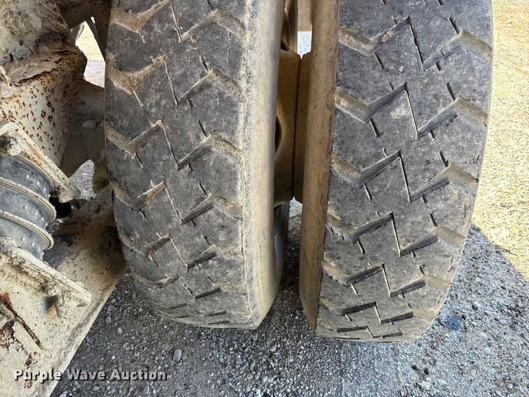 image for item FC5595 2001 Sterling L8500 ready mix truck
