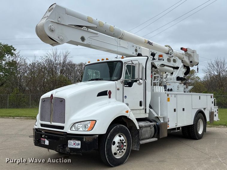 image for item FC5600 2014 Kenworth T400 bucket truck