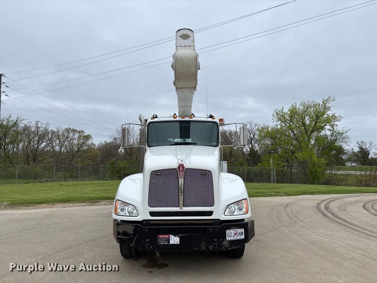 image for item FC5600 2014 Kenworth T400 bucket truck