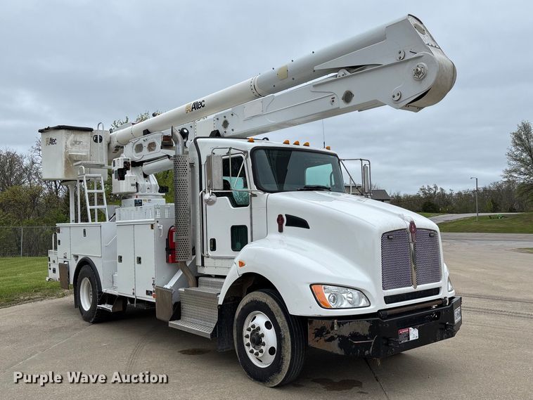 image for item FC5600 2014 Kenworth T400 bucket truck