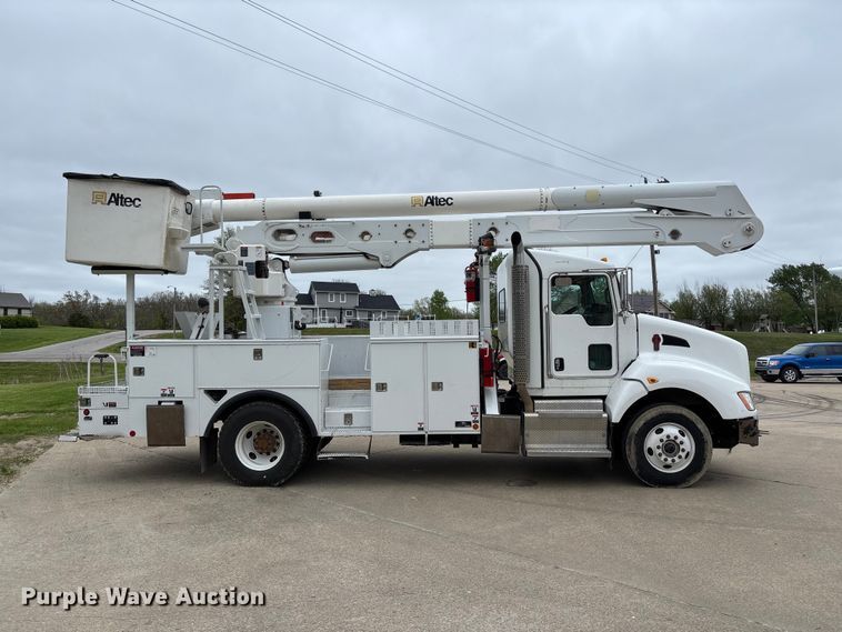 image for item FC5600 2014 Kenworth T400 bucket truck