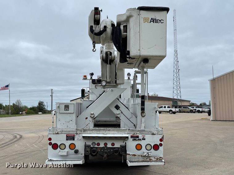 image for item FC5600 2014 Kenworth T400 bucket truck