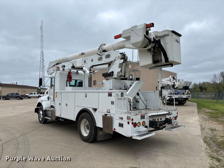 image for item FC5600 2014 Kenworth T400 bucket truck