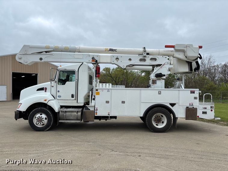image for item FC5600 2014 Kenworth T400 bucket truck