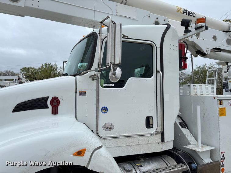 image for item FC5600 2014 Kenworth T400 bucket truck