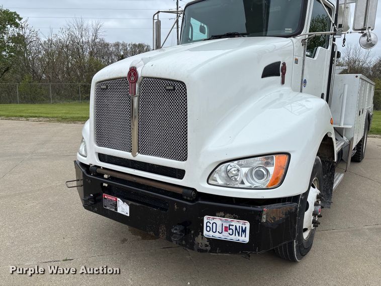 image for item FC5600 2014 Kenworth T400 bucket truck