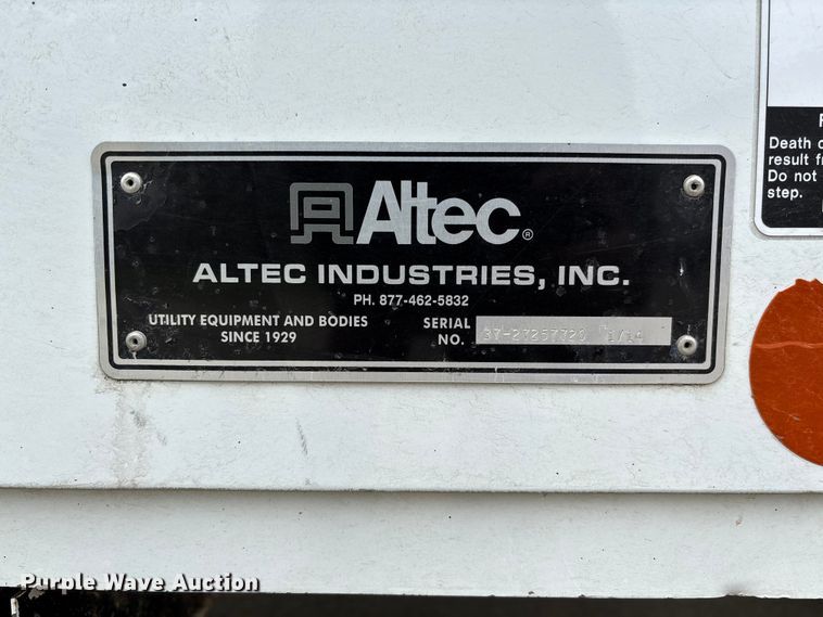 image for item FC5600 2014 Kenworth T400 bucket truck