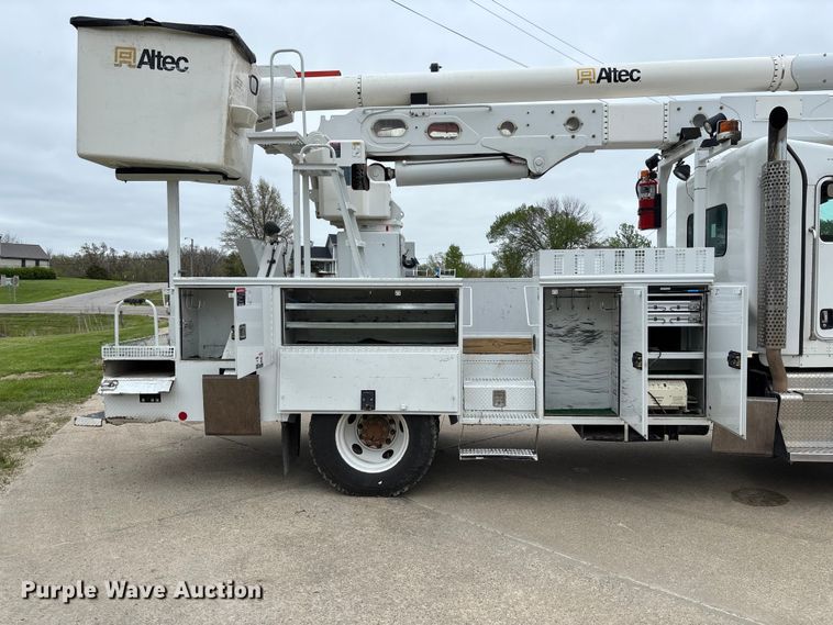 image for item FC5600 2014 Kenworth T400 bucket truck