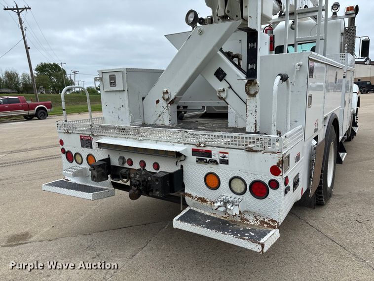 image for item FC5600 2014 Kenworth T400 bucket truck