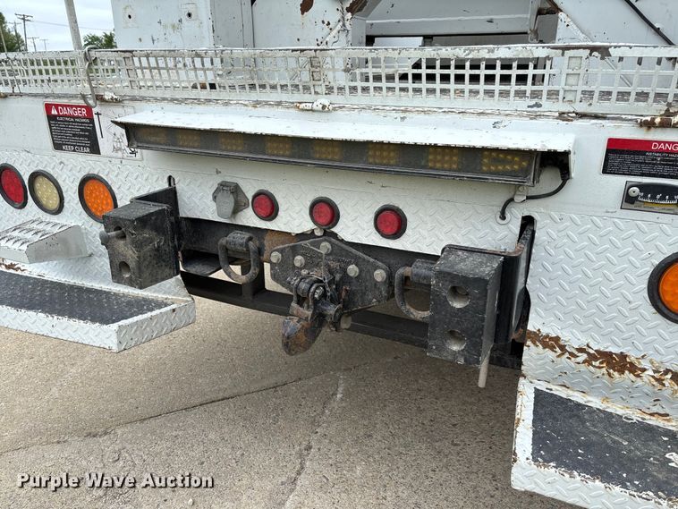 image for item FC5600 2014 Kenworth T400 bucket truck