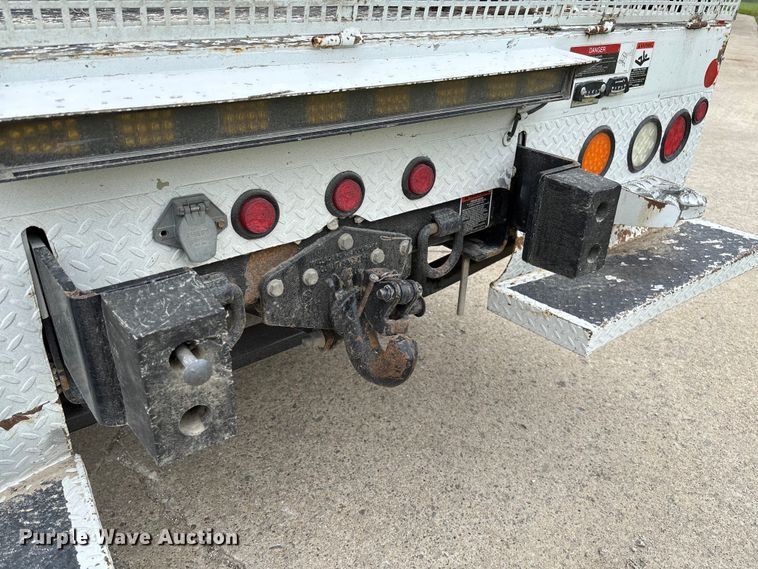image for item FC5600 2014 Kenworth T400 bucket truck