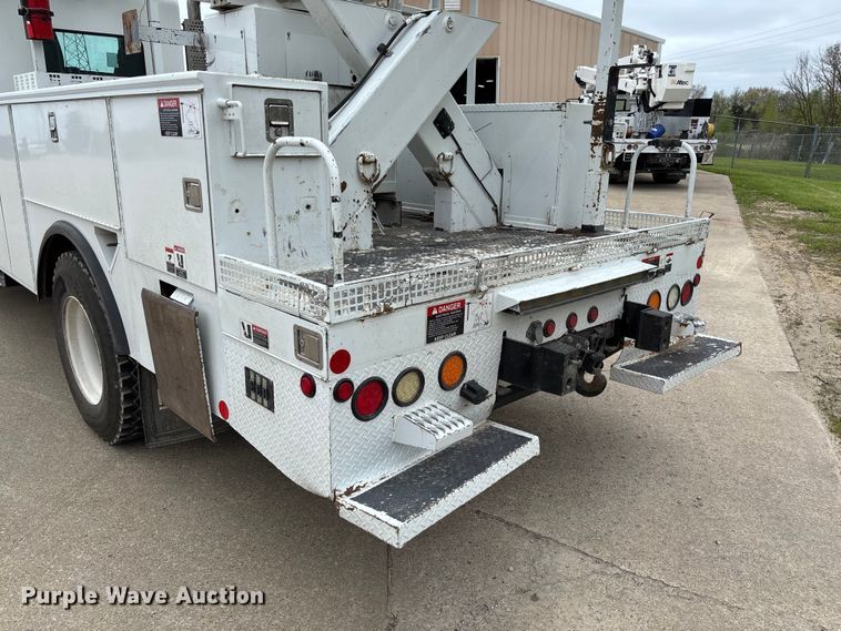 image for item FC5600 2014 Kenworth T400 bucket truck