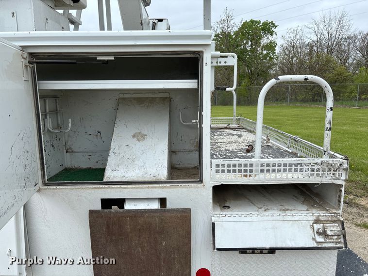 image for item FC5600 2014 Kenworth T400 bucket truck