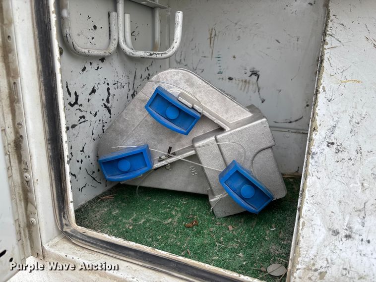 image for item FC5600 2014 Kenworth T400 bucket truck