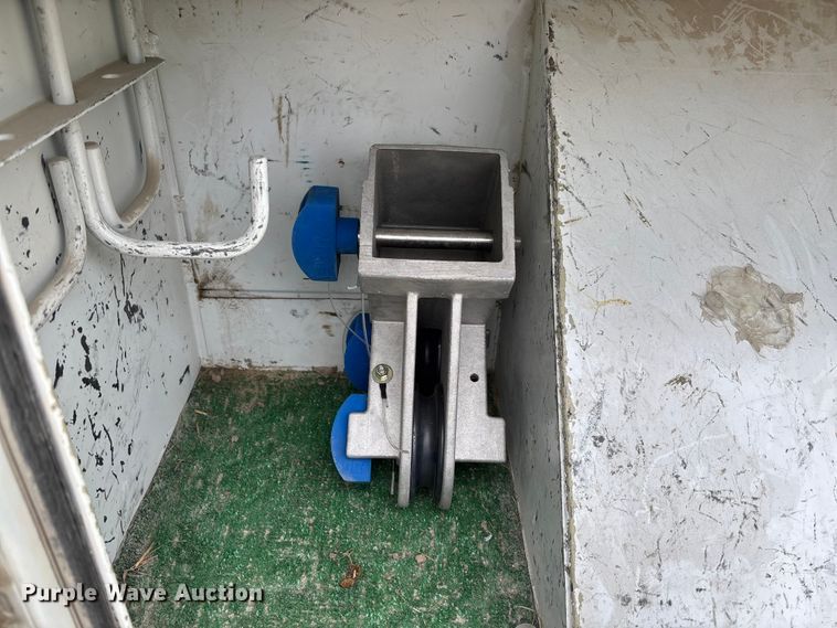 image for item FC5600 2014 Kenworth T400 bucket truck