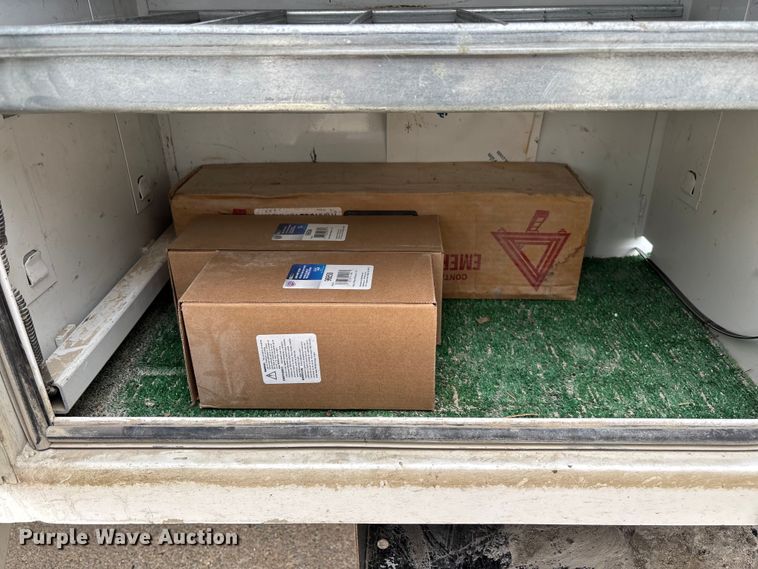 image for item FC5600 2014 Kenworth T400 bucket truck